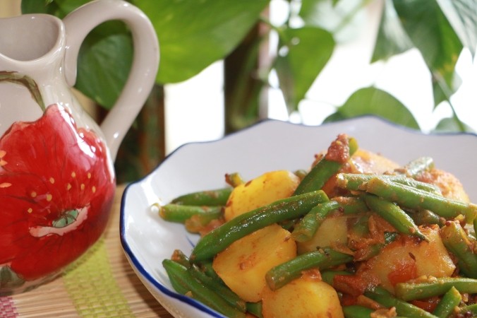 Pakistani-Style Green Beans with Potatoes