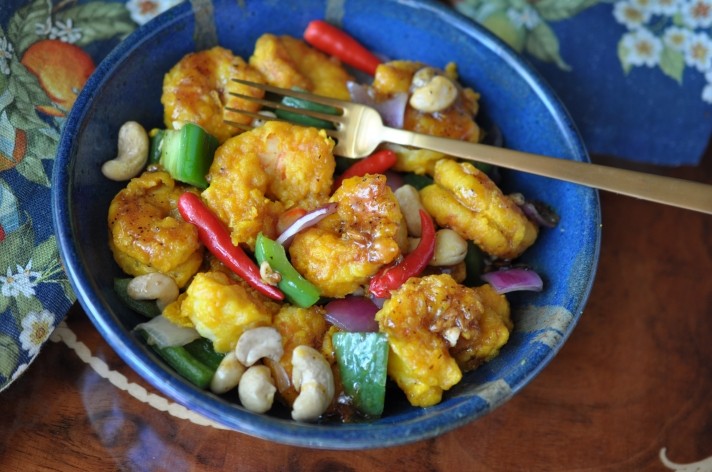 Crispy, Spicy Turmeric Shrimps with Bell-Pepper, Cashew nuts and Onion