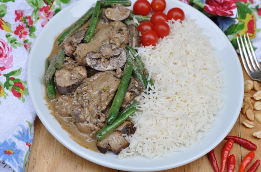 Spicy Thai Chicken Curry With Peanut Sauce