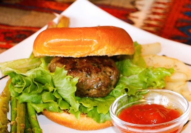 Fusion -themed burger